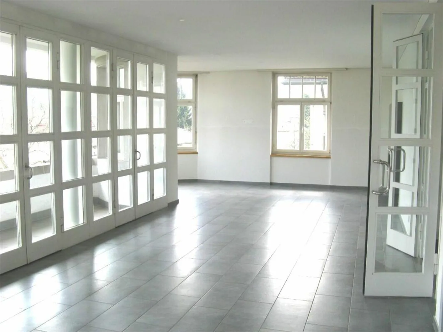 Exclusive 4.5 Room Apartment in Art Nouveau House on Rosenberg - Photo 2 of 13