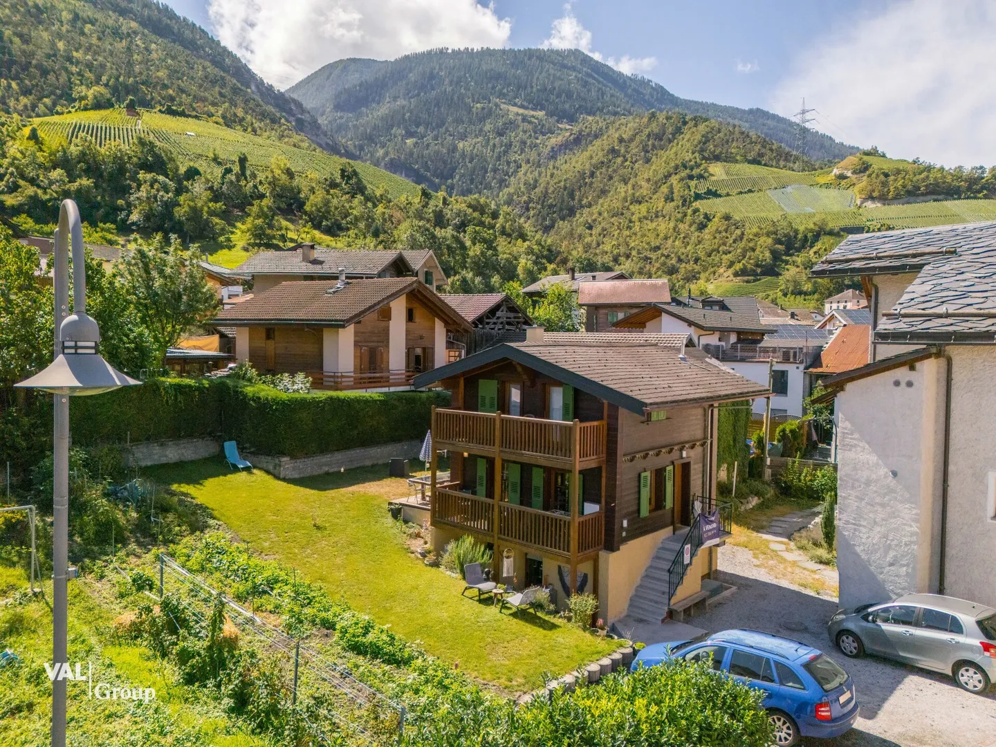 Charming chalet with beautiful garden terrace, in the heart of the village - Photo 1 of 13