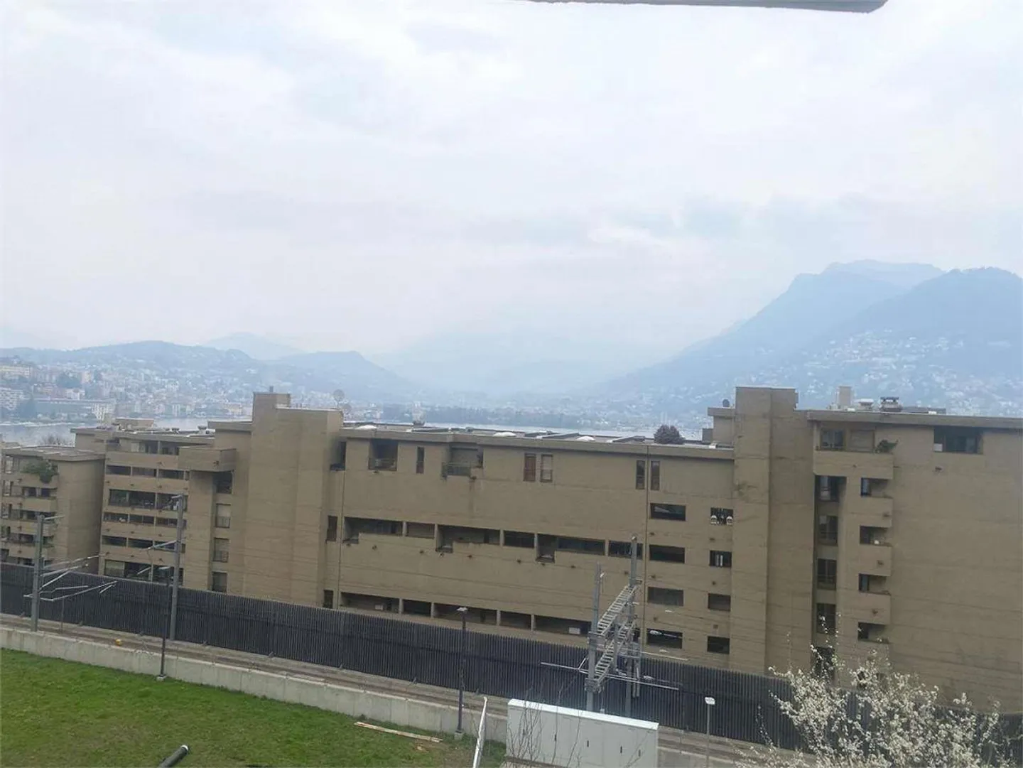 Paradiso confortevole appartamento di 3,5 locali, con parziale vista l - Foto 7 di 13