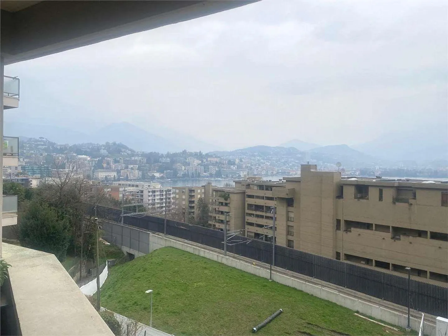 Paradiso confortevole appartamento di 3,5 locali, con parziale vista l - Foto 8 di 13