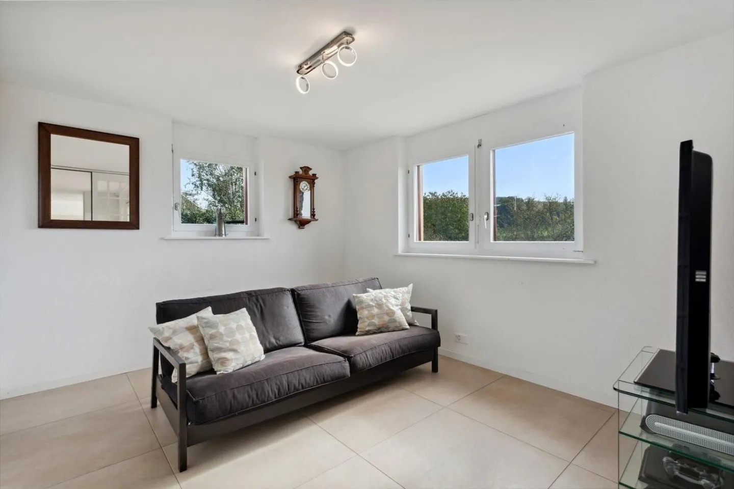 Family villa with 7.5 rooms and independent studio with 1.5 rooms, with a view - Photo 5 of 13