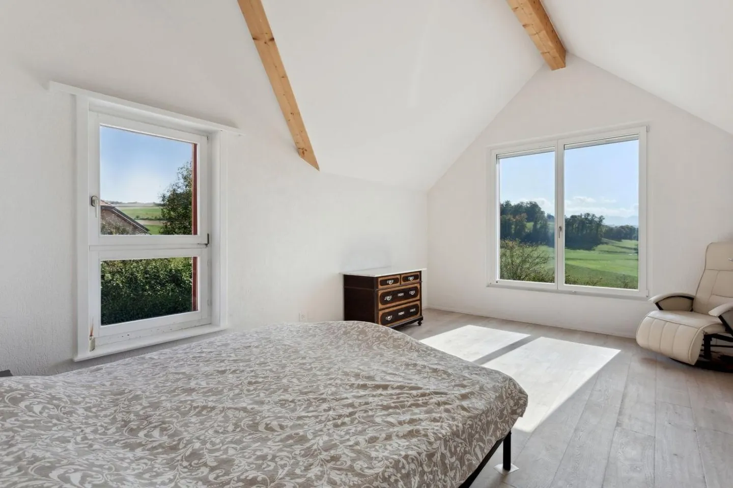 Family villa with 7.5 rooms and independent studio with 1.5 rooms, with a view - Photo 6 of 13