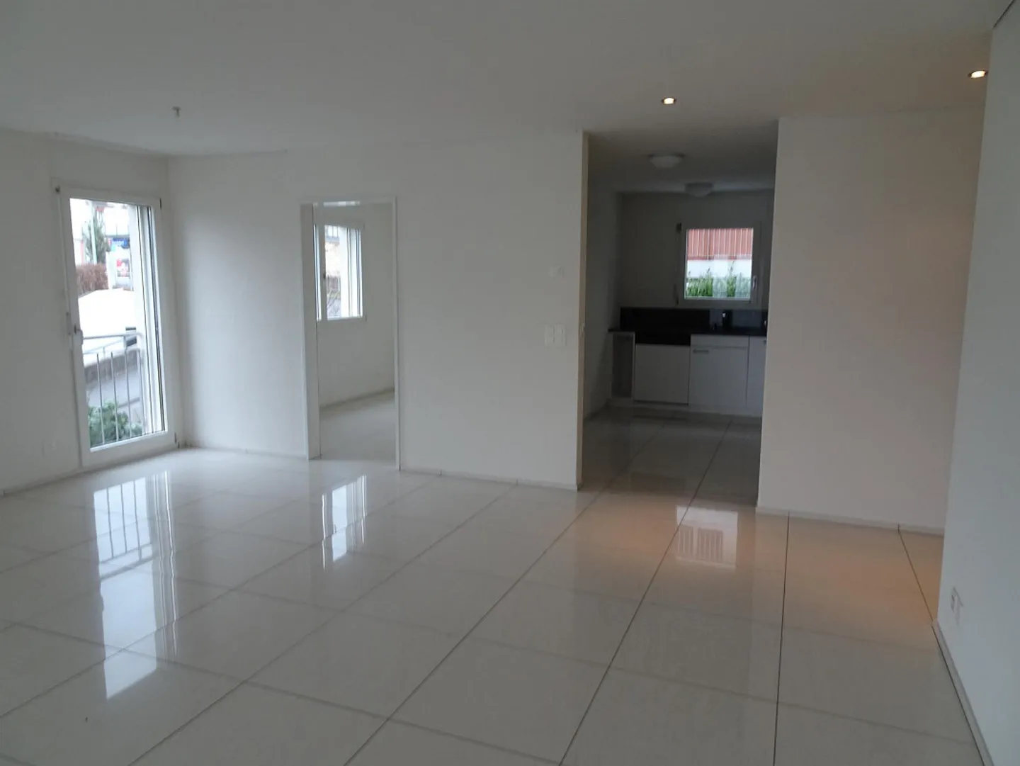 Bel appartement lumineux et calme de 4,5 pièces au centre de Hochdorf - Photo 2 sur 11