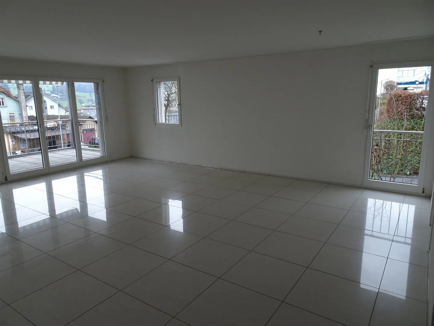 Bel appartement lumineux et calme de 4,5 pièces au centre de Hochdorf - Photo 4 sur 11