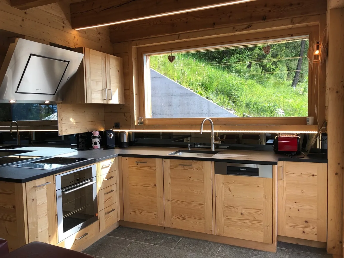 Chalet for sale - Photo 2 of 11