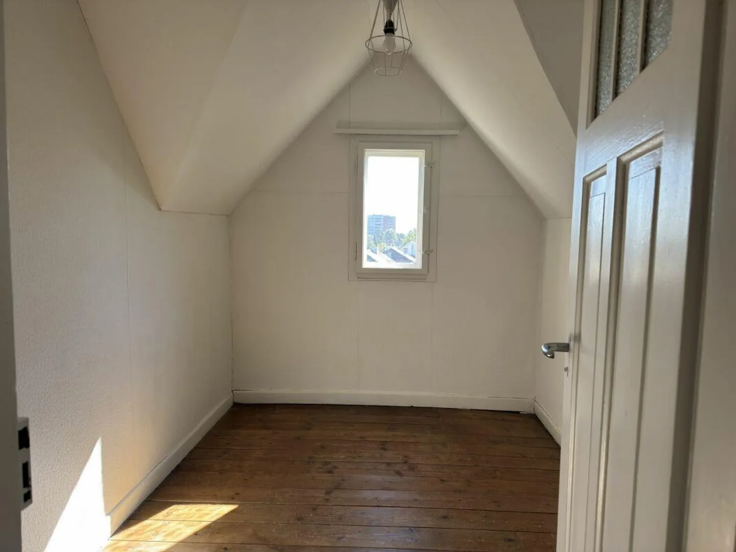 Living + Working in a Manor House - Photo 15 of 18