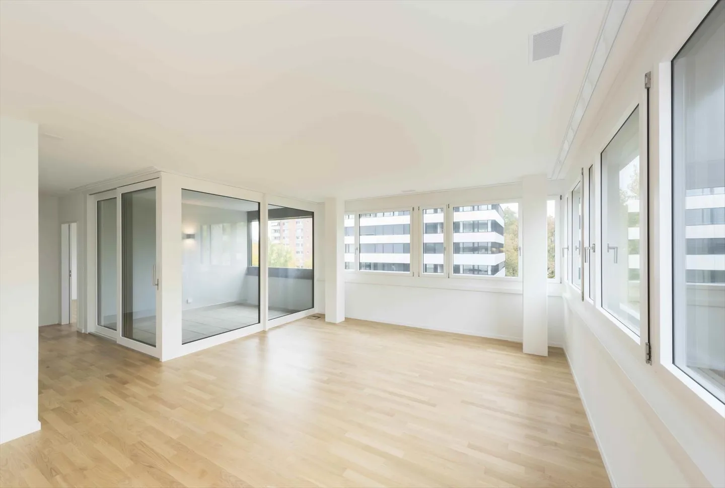 Living in a modern environment - Photo 3 of 6