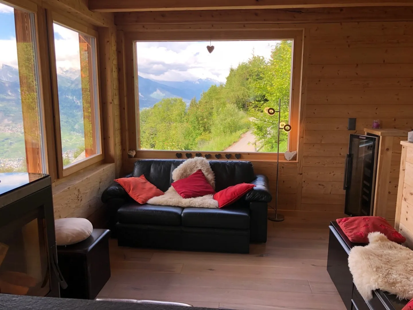 Chalet for sale - Photo 3 of 11