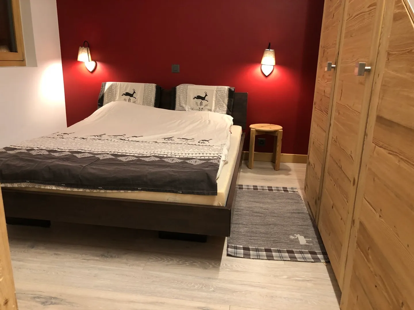Chalet for sale - Photo 4 of 11