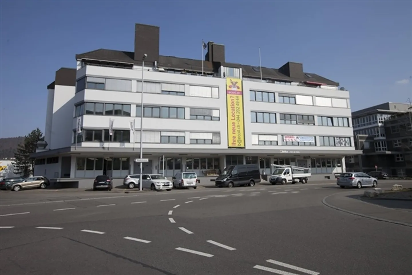 Vielseitige Bürofläche in Silbern - Foto 2 von 5