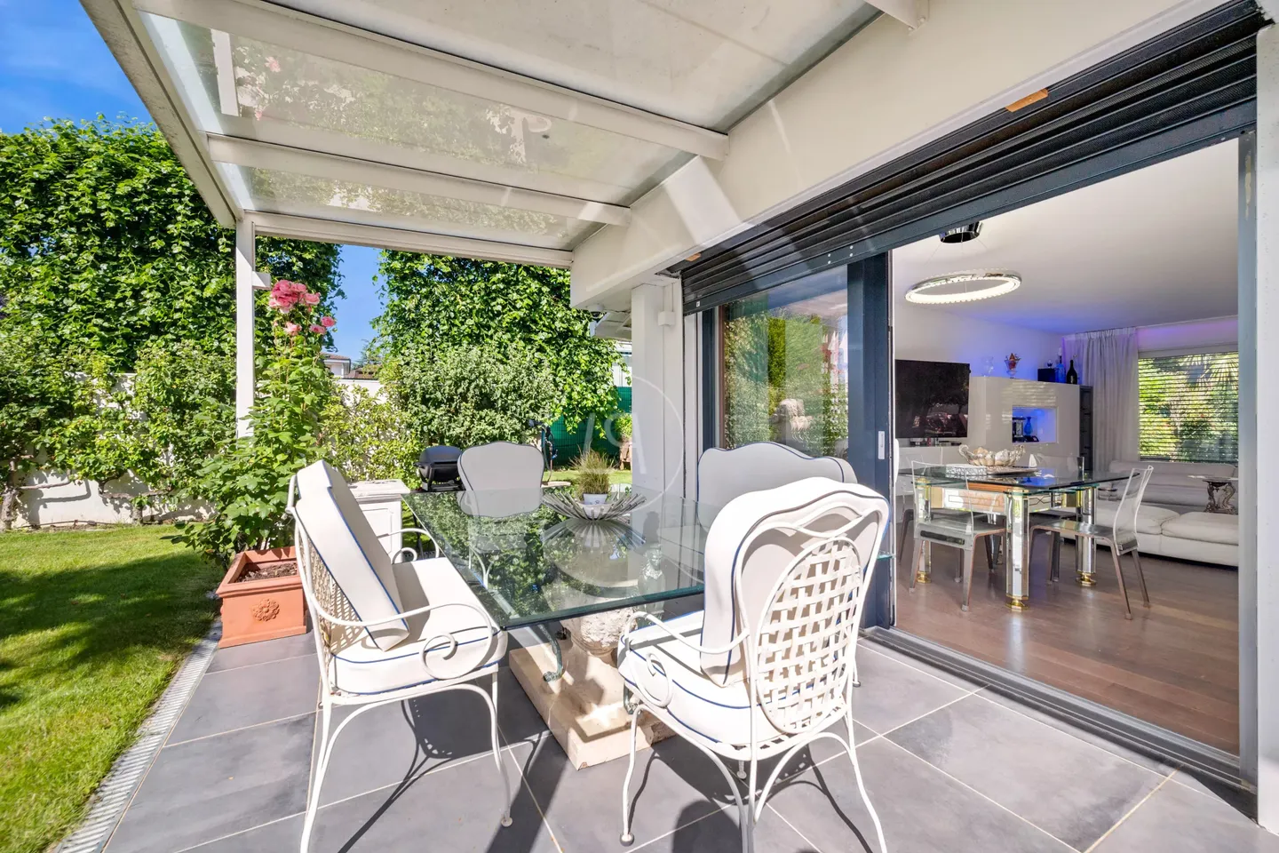 Superb contemporary property in a quiet area, in Thônex - Photo 13 of 16