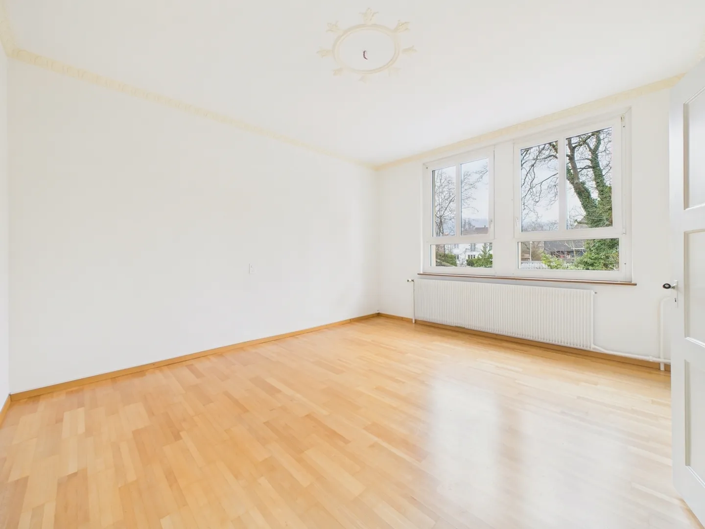 Charming 4.5-room terraced house with garden in Nidau - Photo 4 of 13