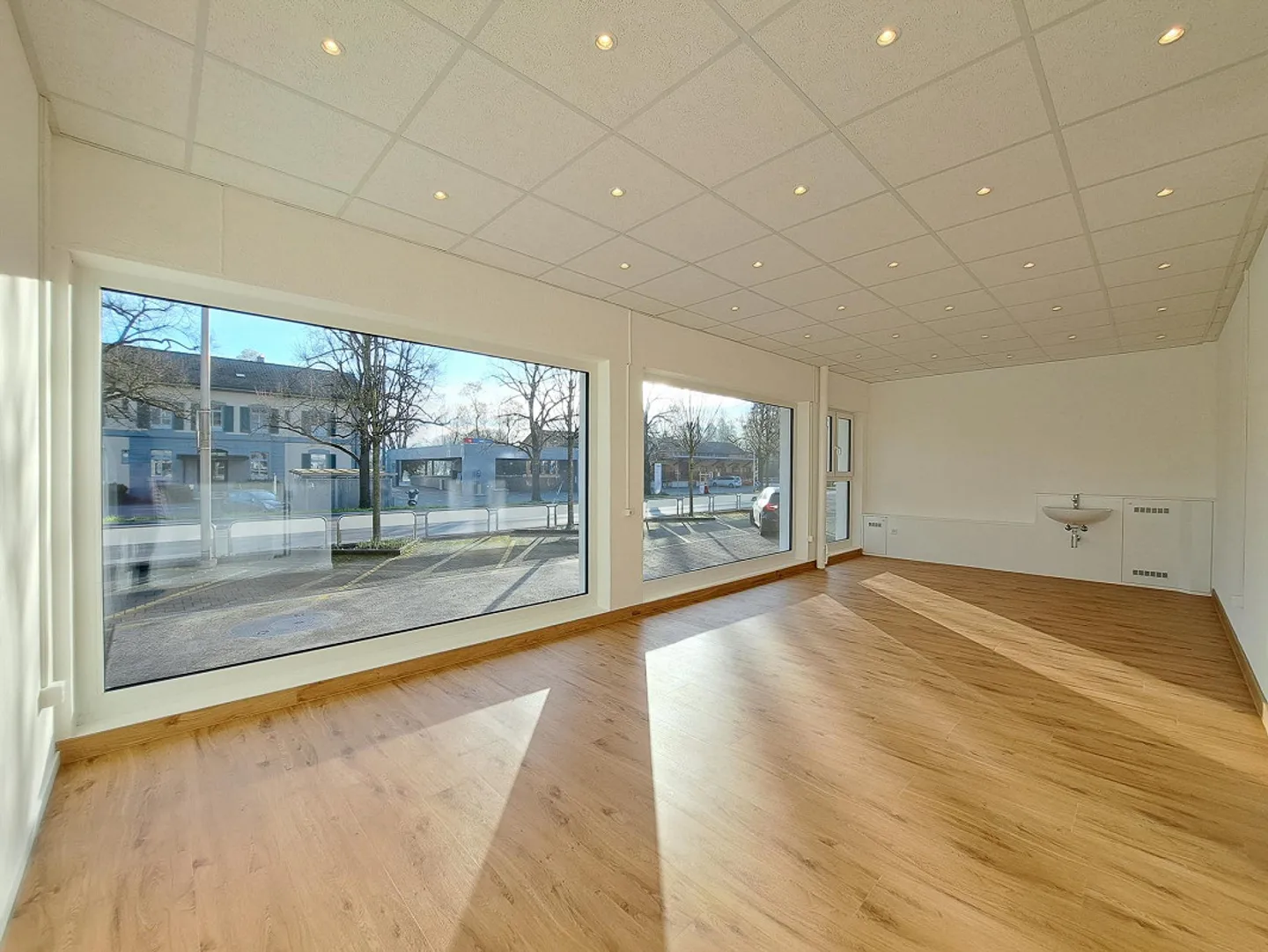 Praxis oder Büro zu vermieten - Foto 1 von 8