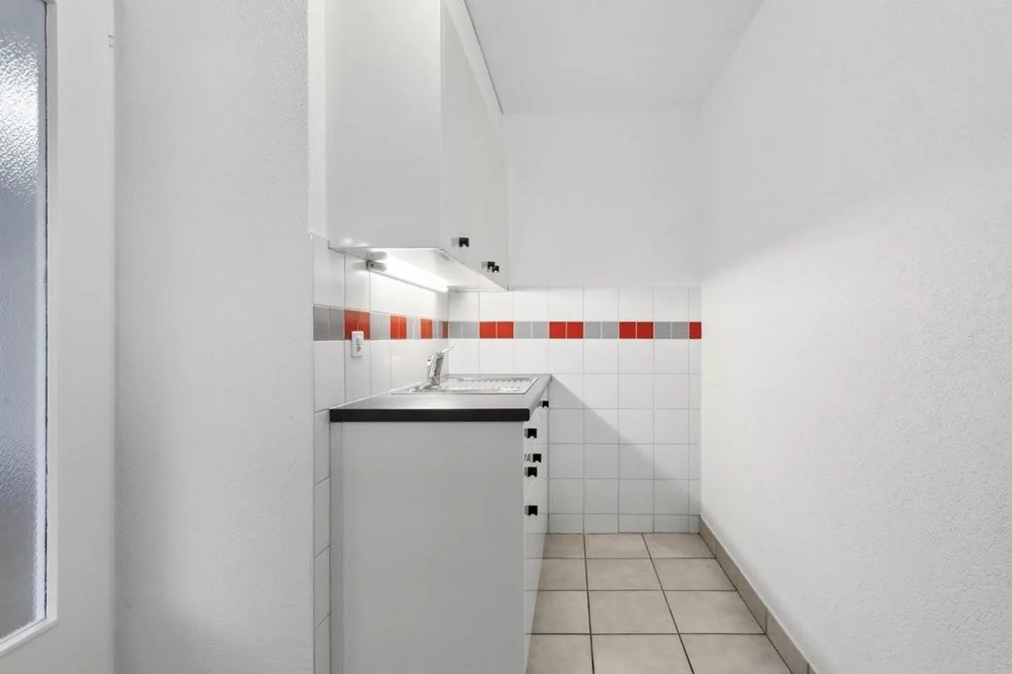 Treat yourself to accommodation close to all amenities - Photo 7 of 10