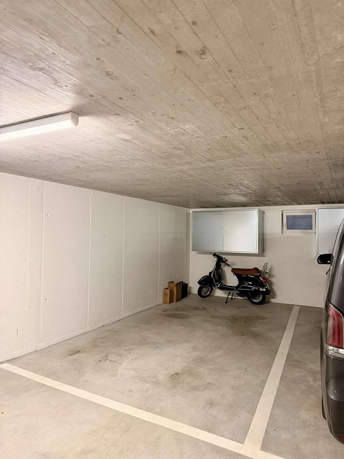Place de parking dans le garage souterrain incluant une boîte - Photo 1 sur 1