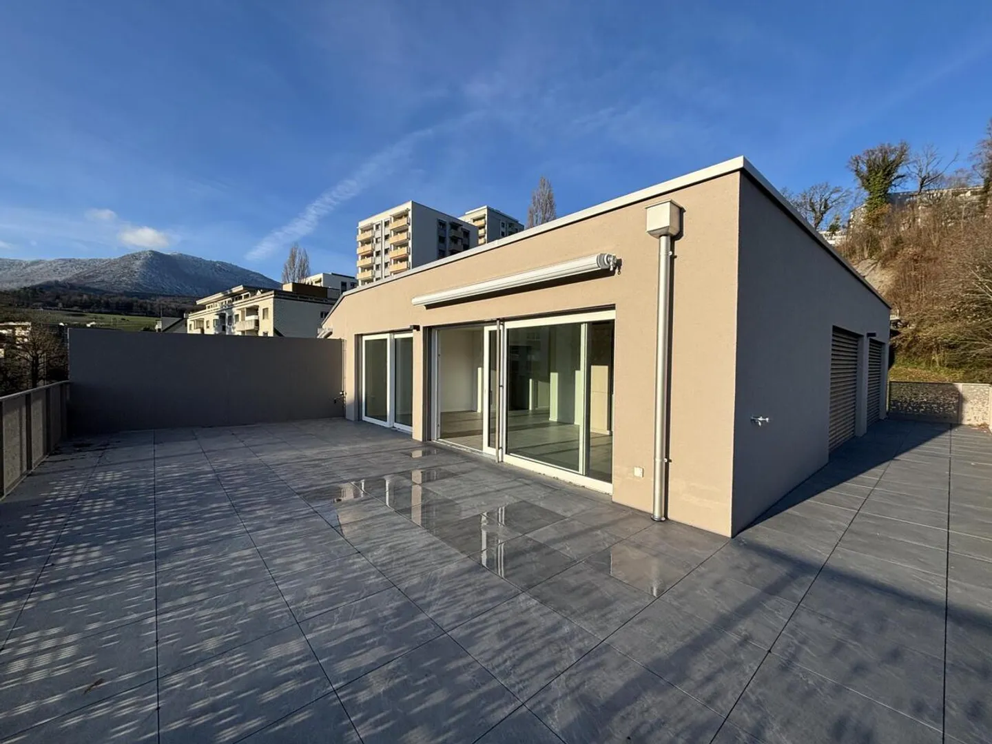 2190 - n32 - Appartamento mansardato di 3,5 stanze al 3° piano - Foto 1 di 8