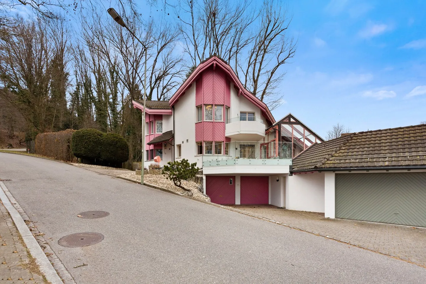 Grosszügiges Einfamilienhaus mit Garten - Foto 2 von 13