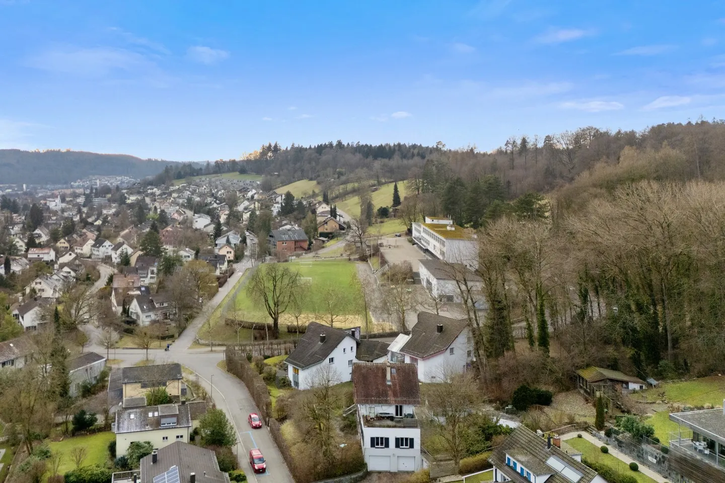 Grosszügiges Einfamilienhaus mit Garten - Foto 3 von 13