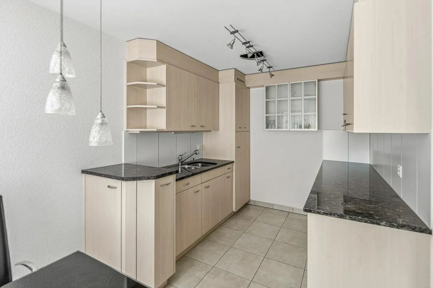 2.5-Room Garden Apartment in a Quiet Location - Photo 2 of 8