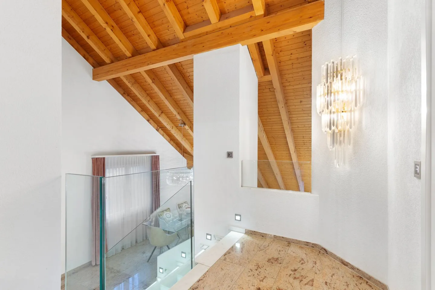 Grosszügiges Einfamilienhaus mit Garten - Foto 12 von 13