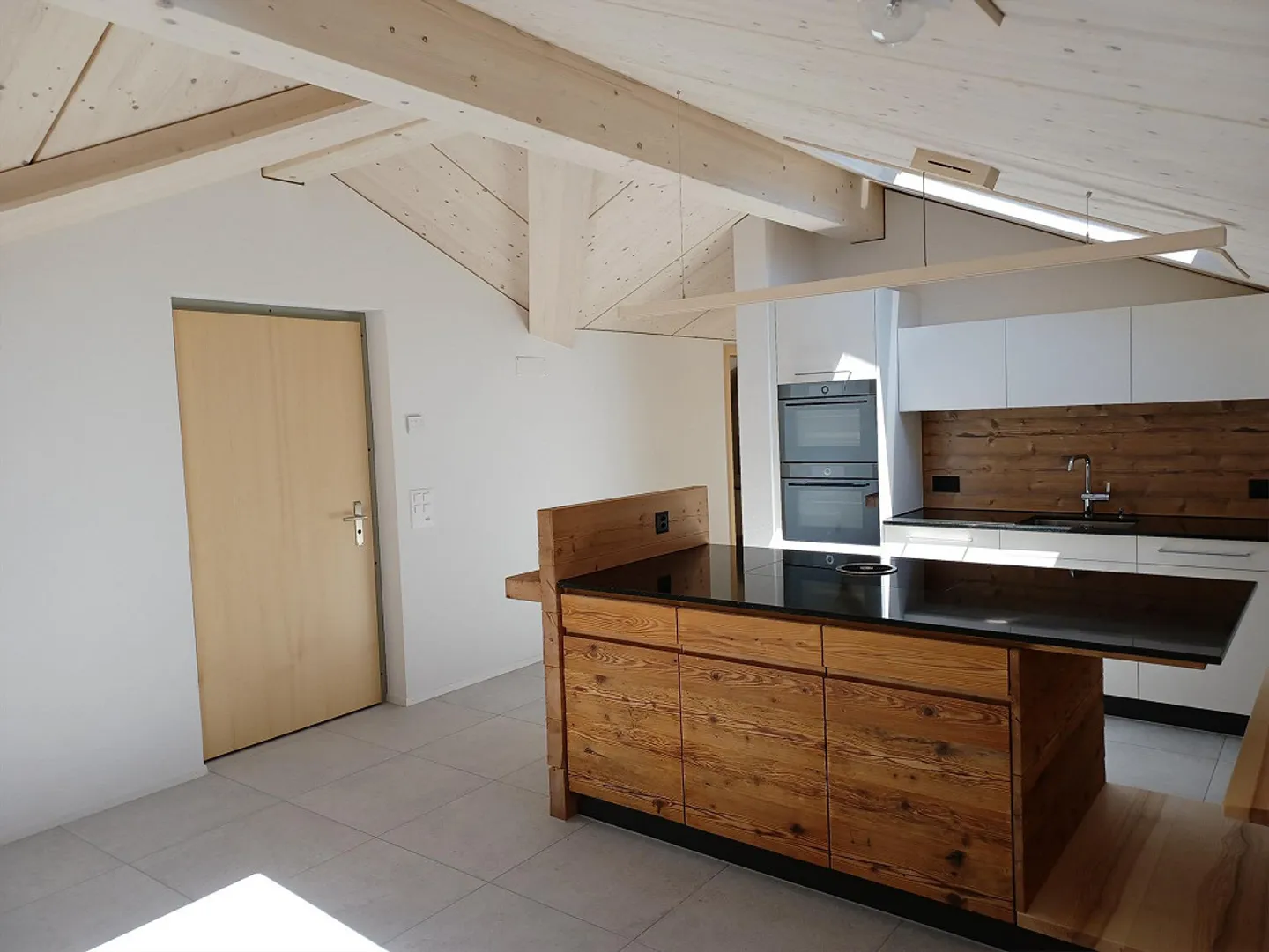Modernes Apartment mit Balkon - Foto 1 von 10
