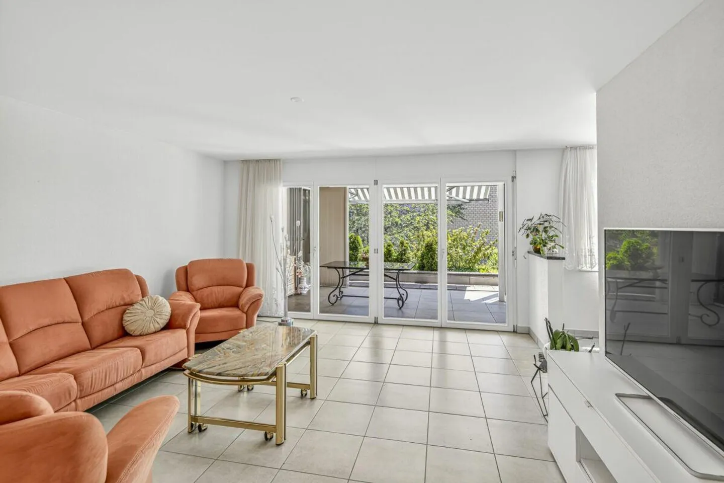 2.5-Room Garden Apartment in a Quiet Location - Photo 4 of 8