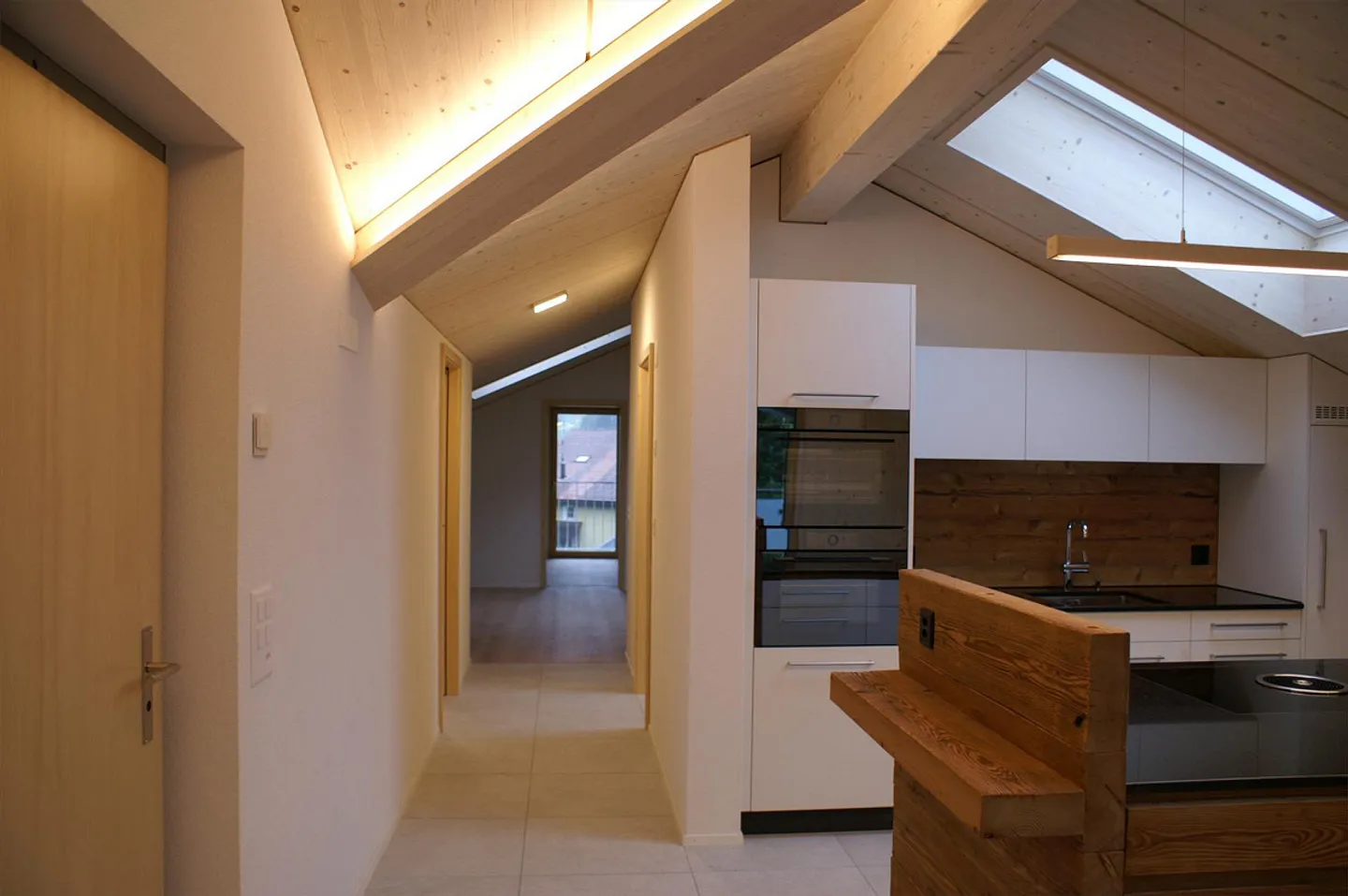 Modernes Apartment mit Balkon - Foto 3 von 10