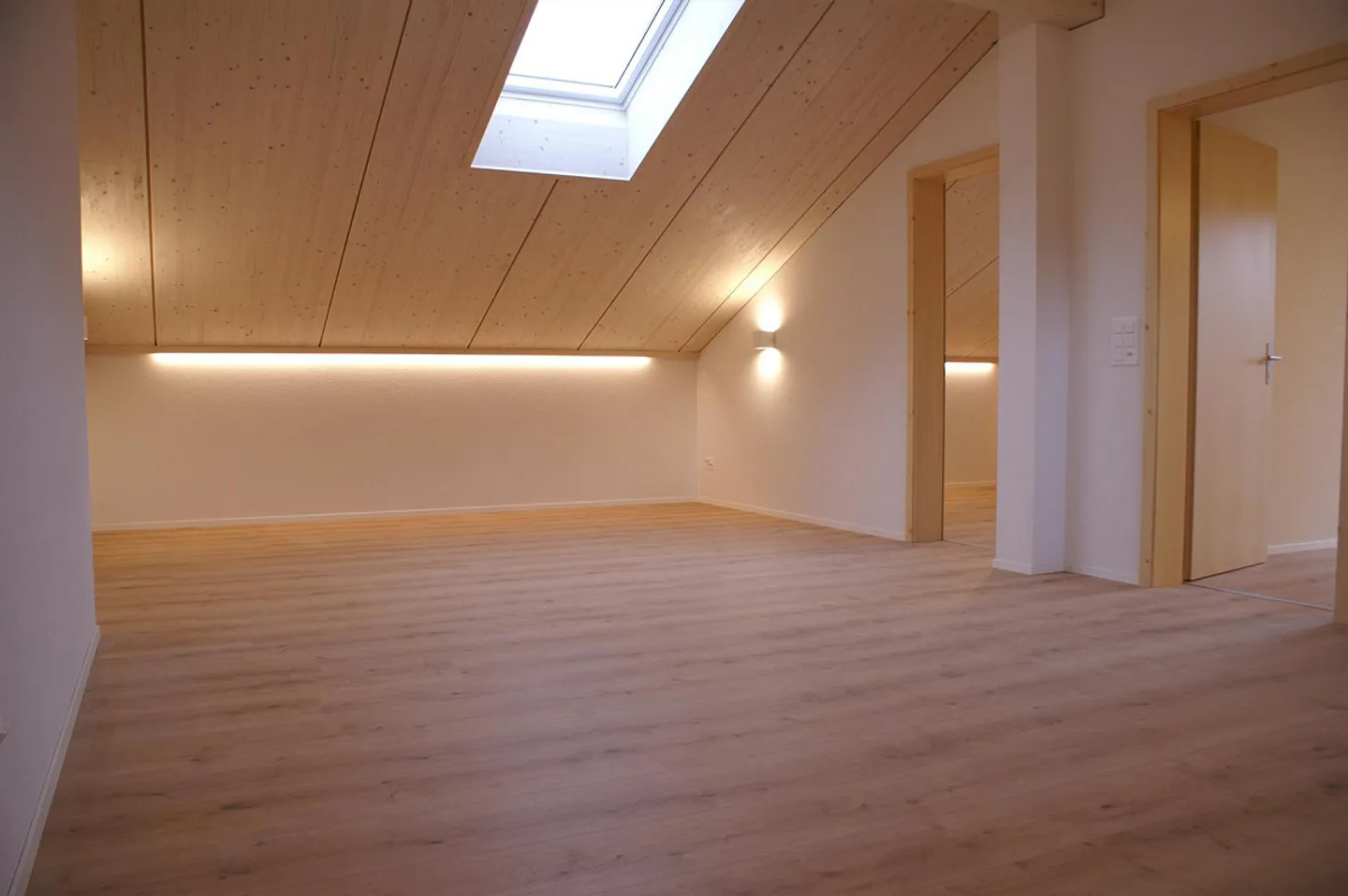 Modernes Apartment mit Balkon - Foto 6 von 10