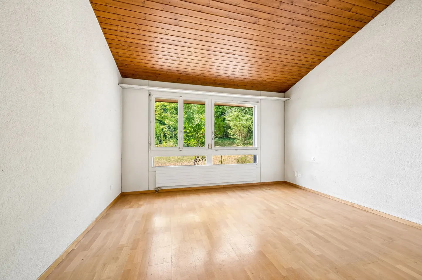 Spacious 4.5-room single-family house with potential - Photo 6 of 13