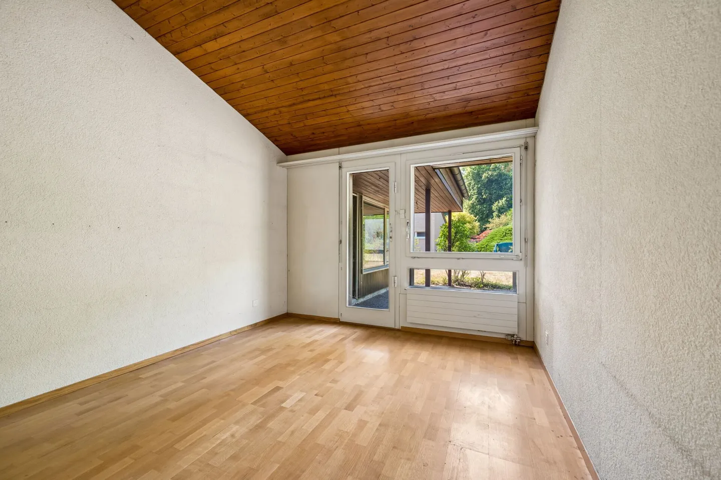 Spacious 4.5-room single-family house with potential - Photo 7 of 13