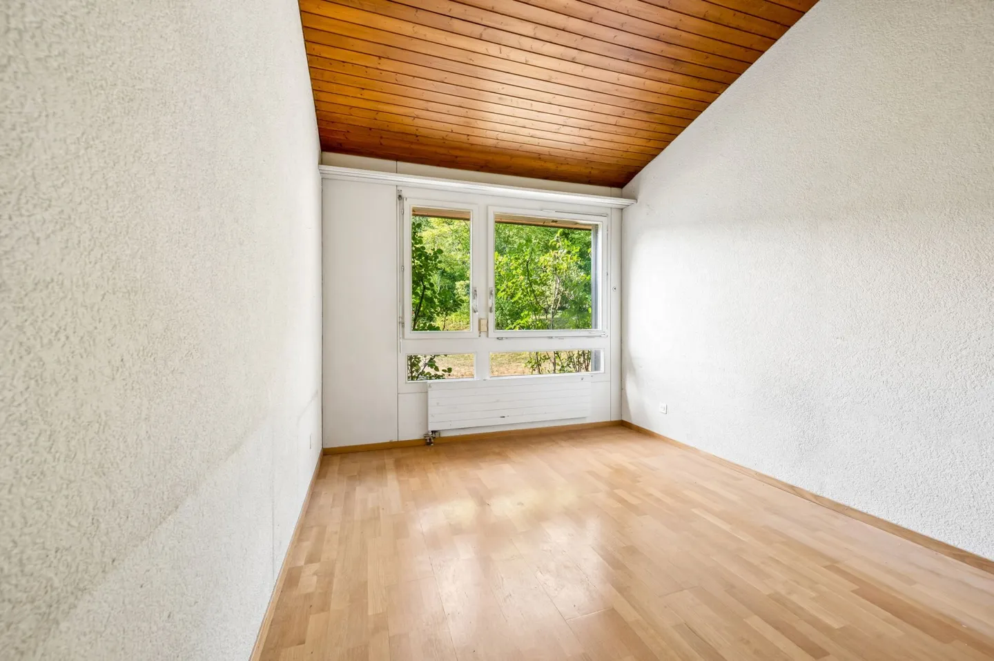 Spacious 4.5-room single-family house with potential - Photo 8 of 13