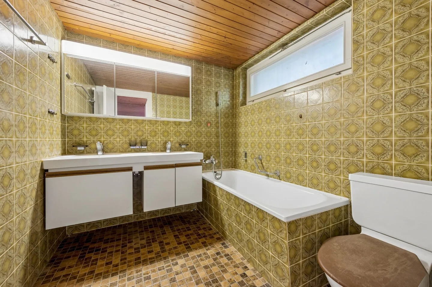 Spacious 4.5-room single-family house with potential - Photo 9 of 13