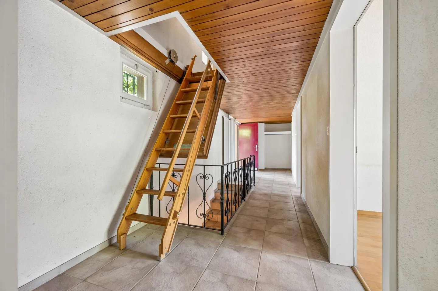 Spacious 4.5-room single-family house with potential - Photo 10 of 13