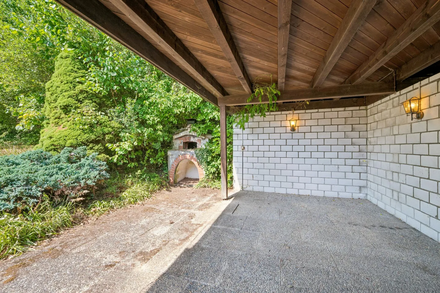 Spacious 4.5-room single-family house with potential - Photo 11 of 13