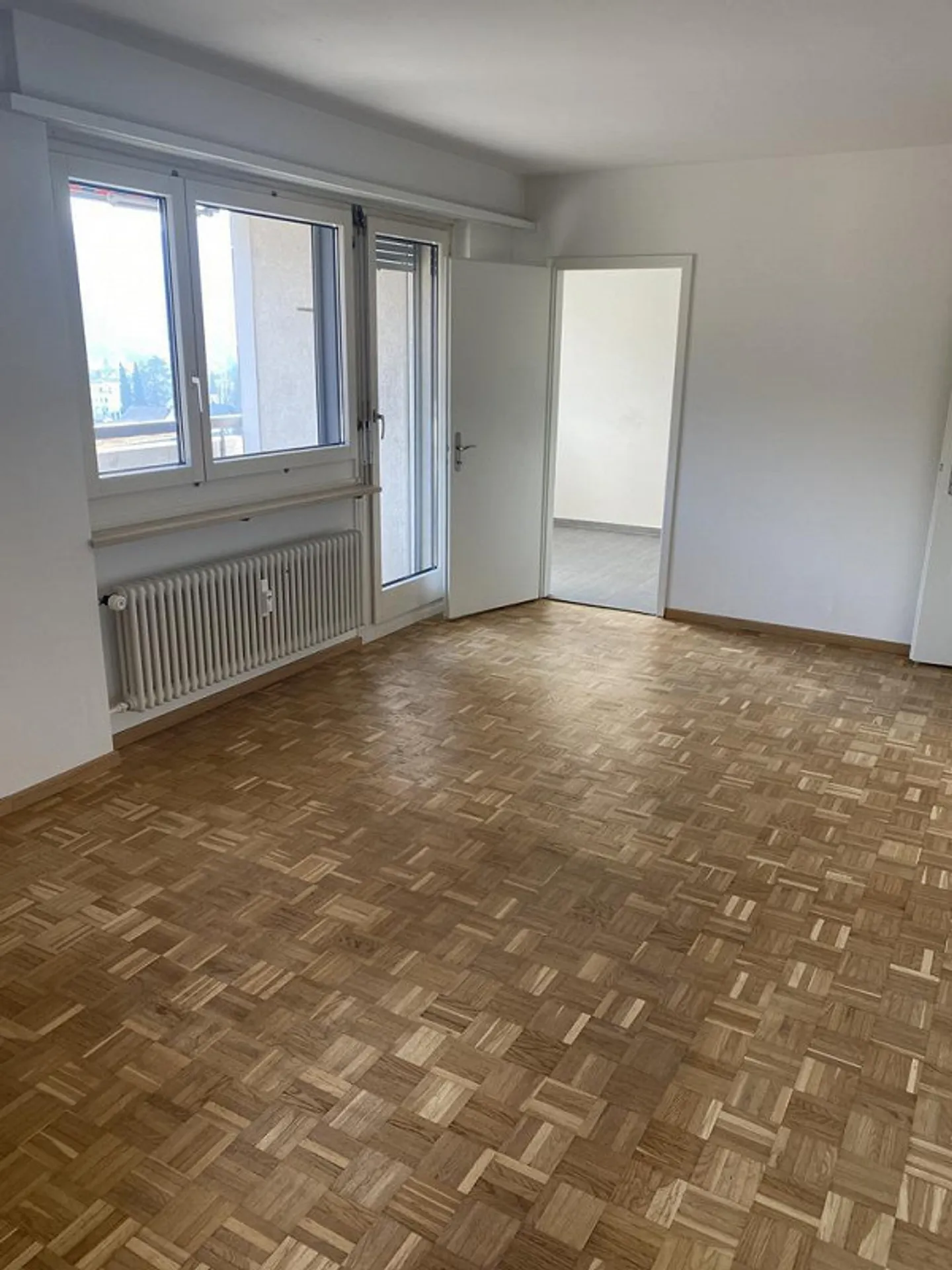 SCHÖNE WOHNUNG IM HOCHHAUS IN PRATTELN - Foto 2 von 7