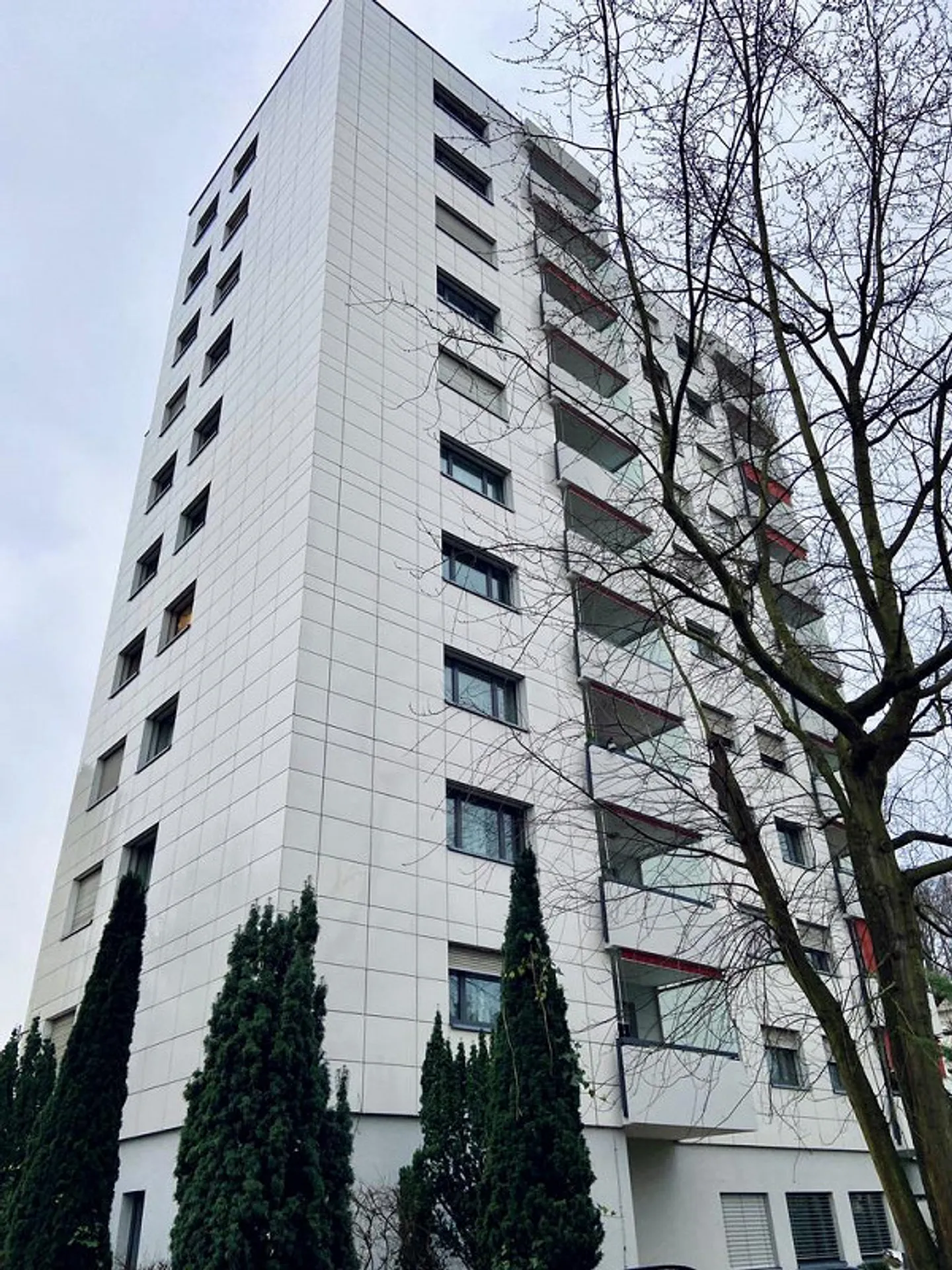 SCHÖNE WOHNUNG IM HOCHHAUS IN PRATTELN - Foto 1 von 7