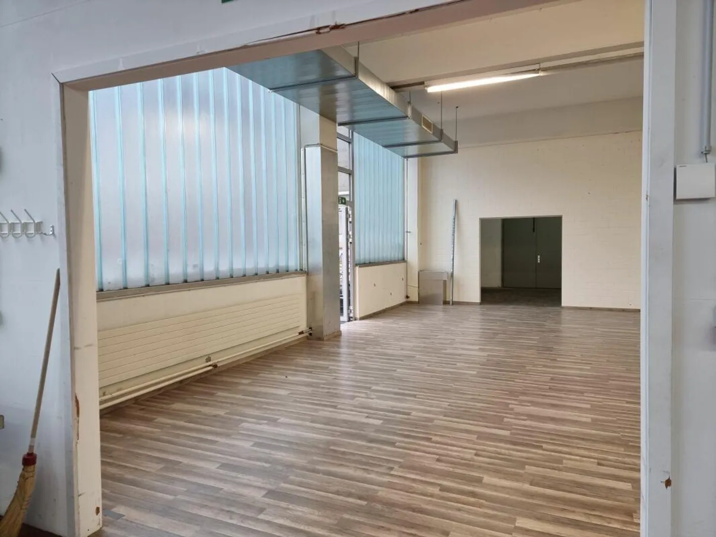 Spazio commerciale versatile al piano terra - situato nel centro di Lichtensteig - Foto 2 di 6