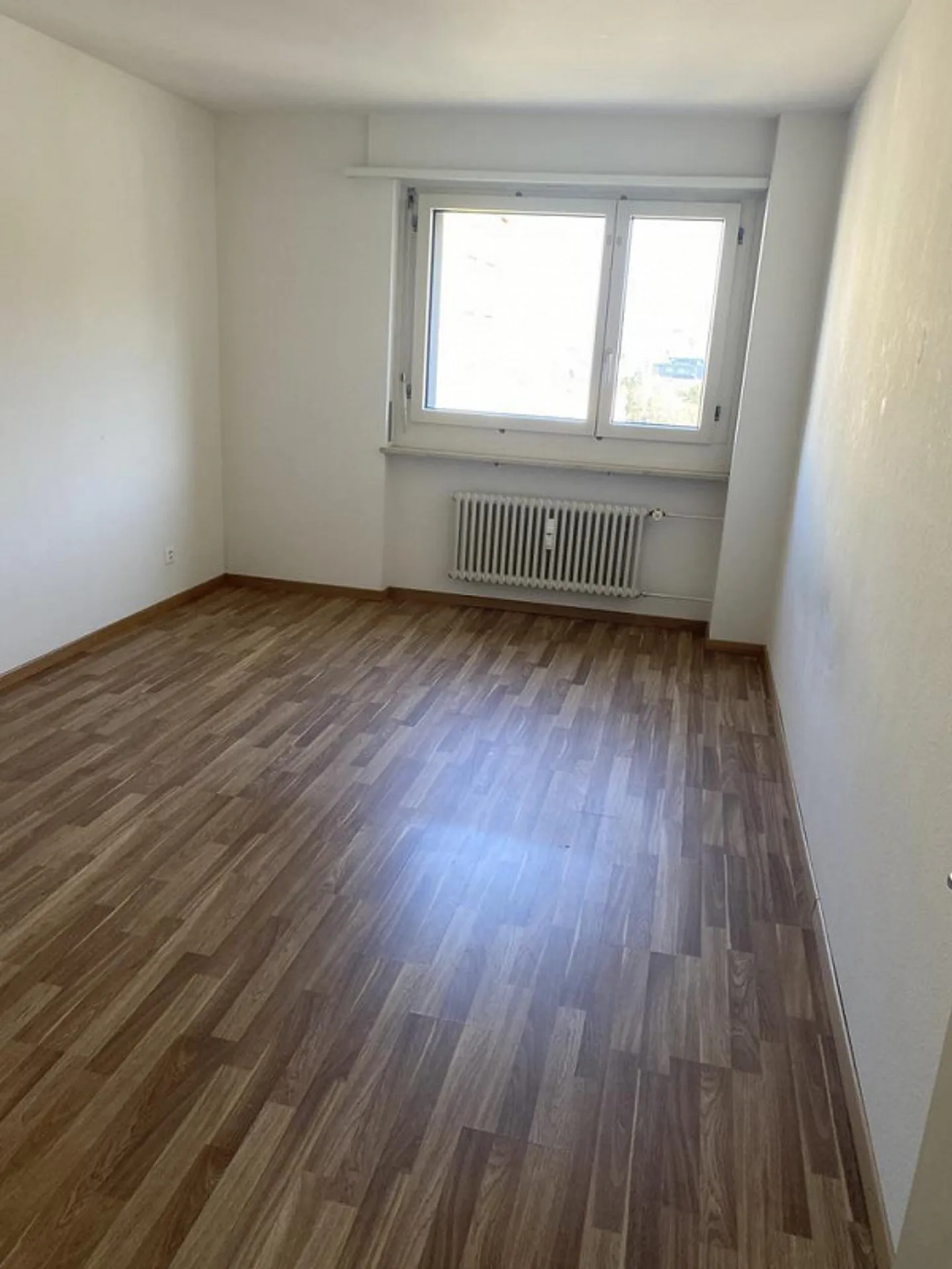 SCHÖNE WOHNUNG IM HOCHHAUS IN PRATTELN - Foto 6 von 7