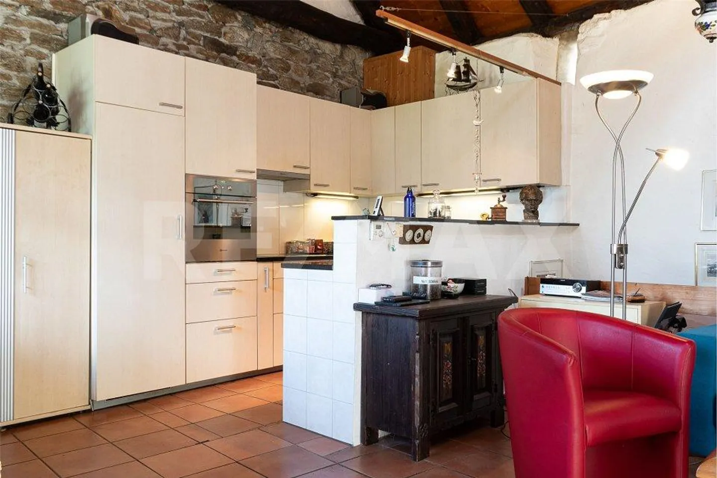 Casa con piscina e grande giardino - Foto 3 di 13