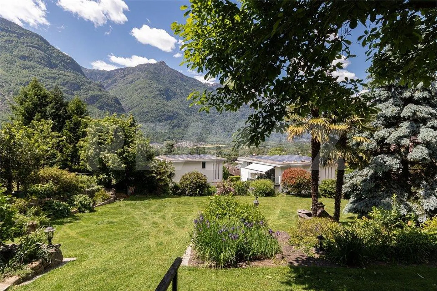Casa con piscina e grande giardino - Foto 11 di 13