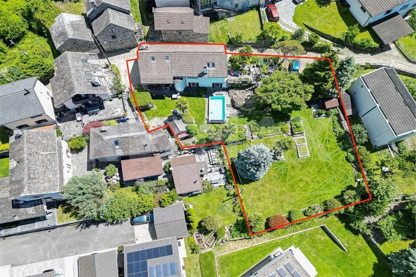 Casa con piscina e grande giardino - Foto 13 di 13