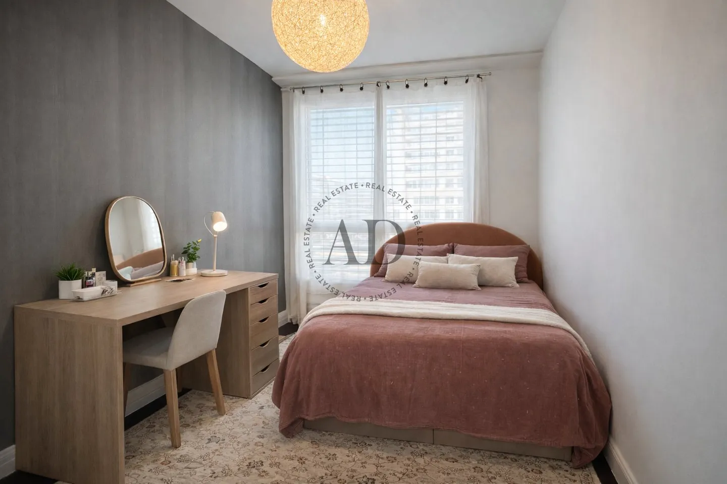 Superb through apartment - Photo 8 of 9