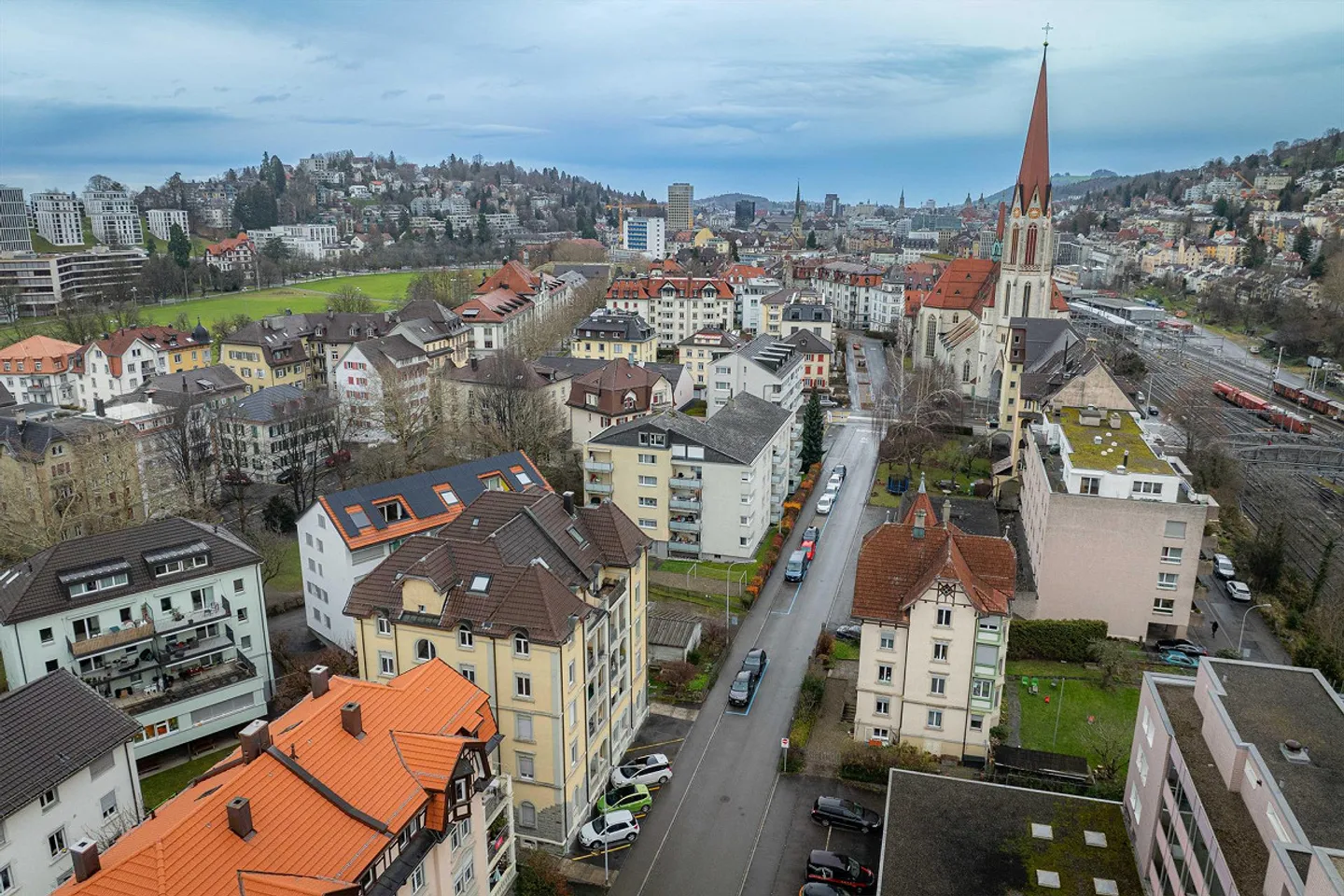 Well-maintained 4-room apartment - Photo 2 of 11