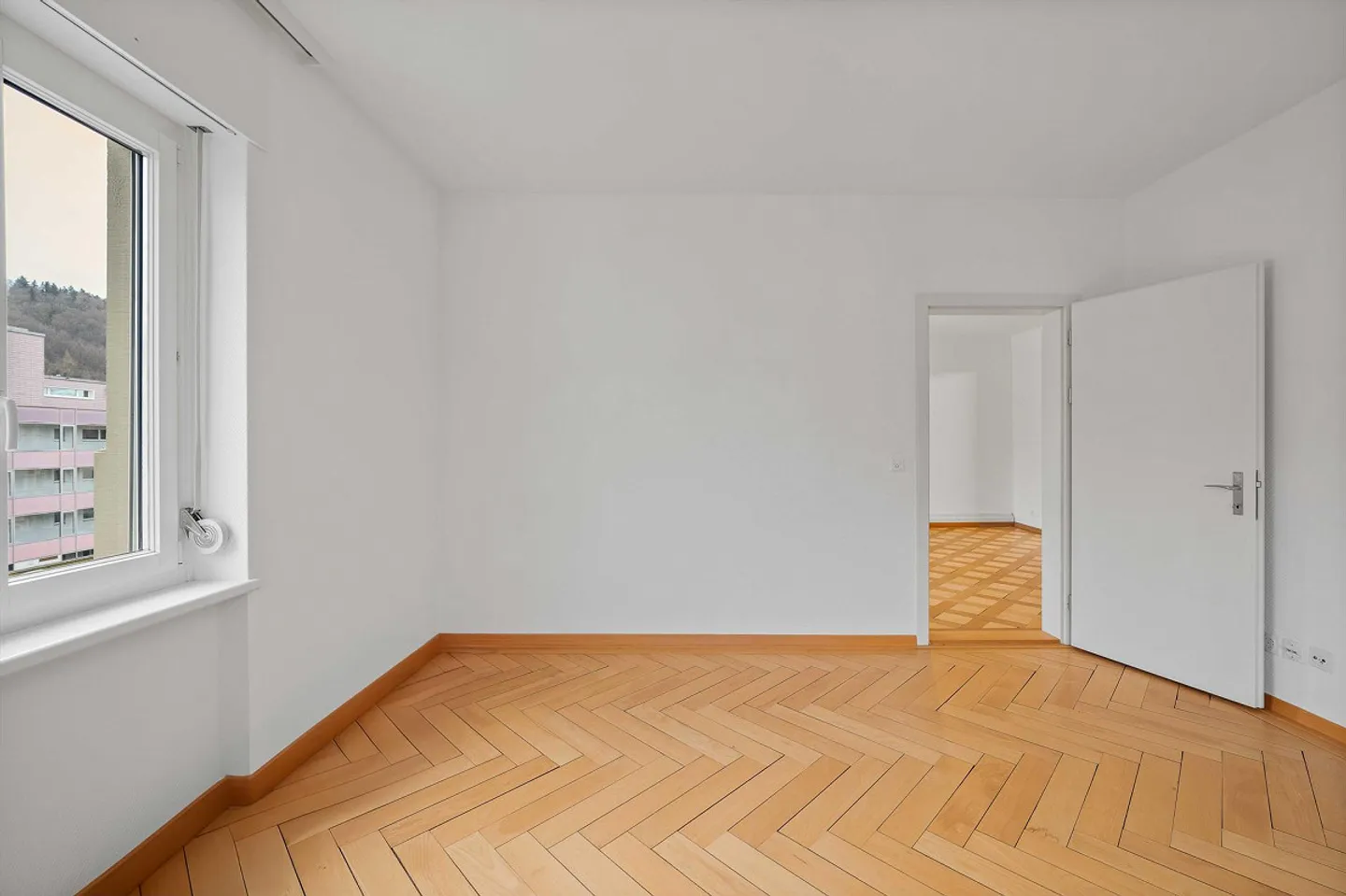 Well-maintained 4-room apartment - Photo 5 of 11