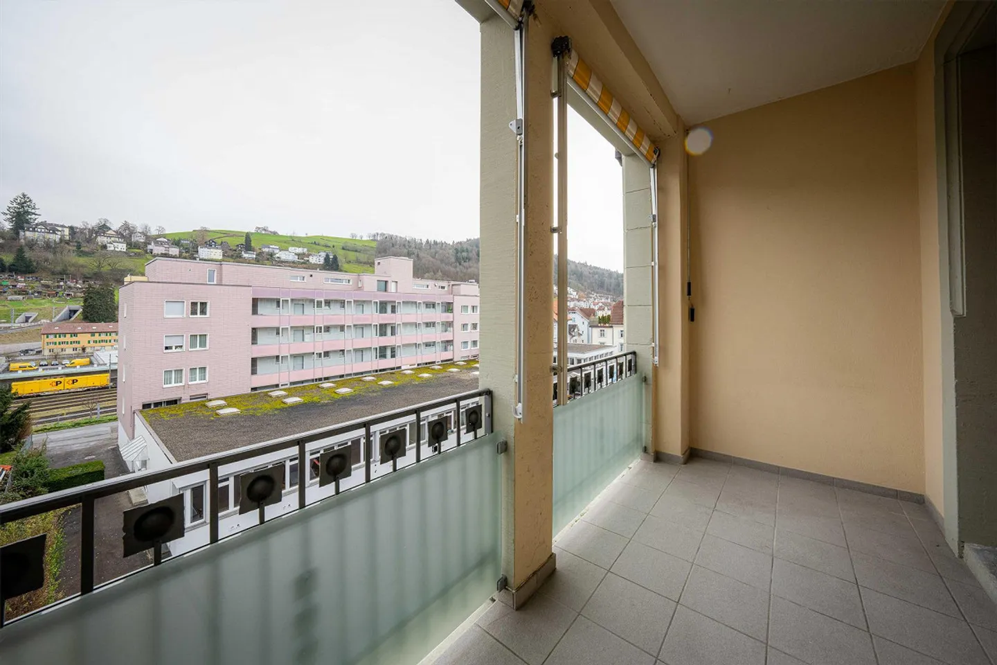 Well-maintained 4-room apartment - Photo 10 of 11