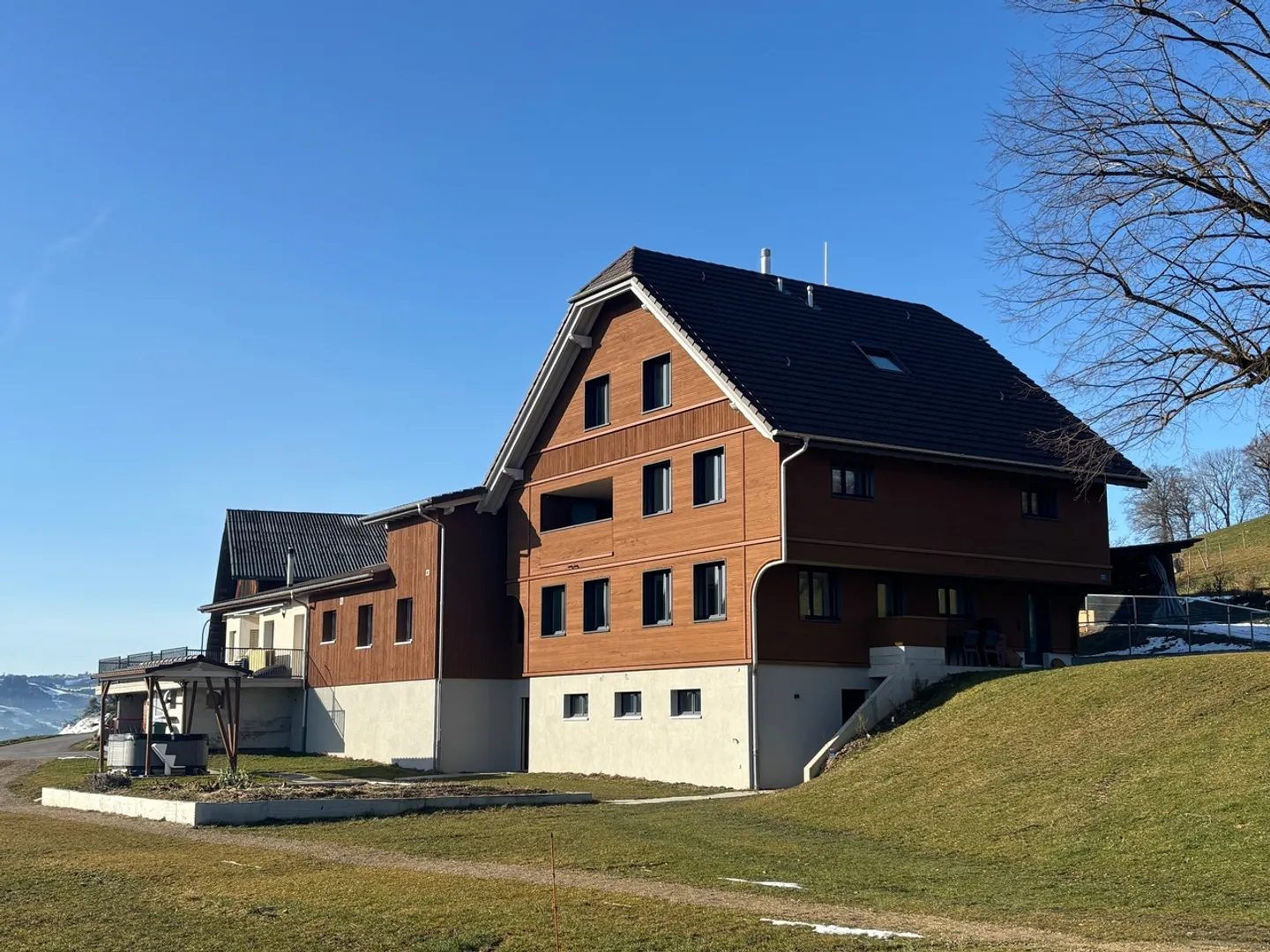 Modern 5.5-room apartment with balcony - Photo 1 of 8