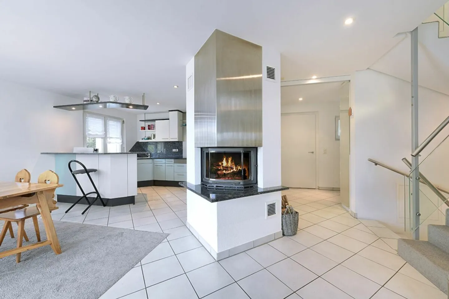 Casa bifamiliare di 4,5 stanze con appartamento di 2,5 stanze - Foto 4 di 13