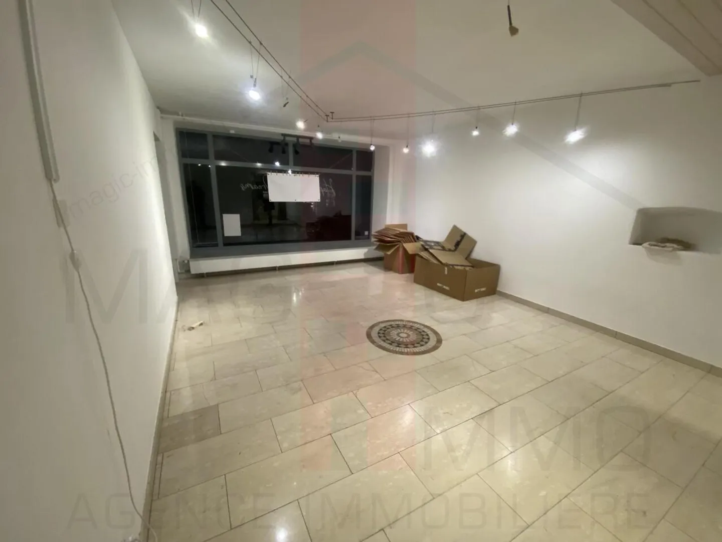 Gewerbefläche mit Schaufenster im Stadtzentrum von Delémont - Foto 4 von 8