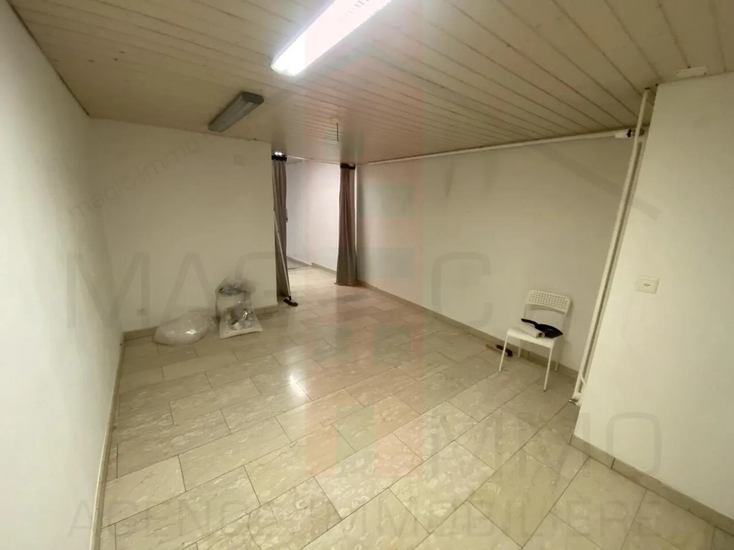 Gewerbefläche mit Schaufenster im Stadtzentrum von Delémont - Foto 6 von 8