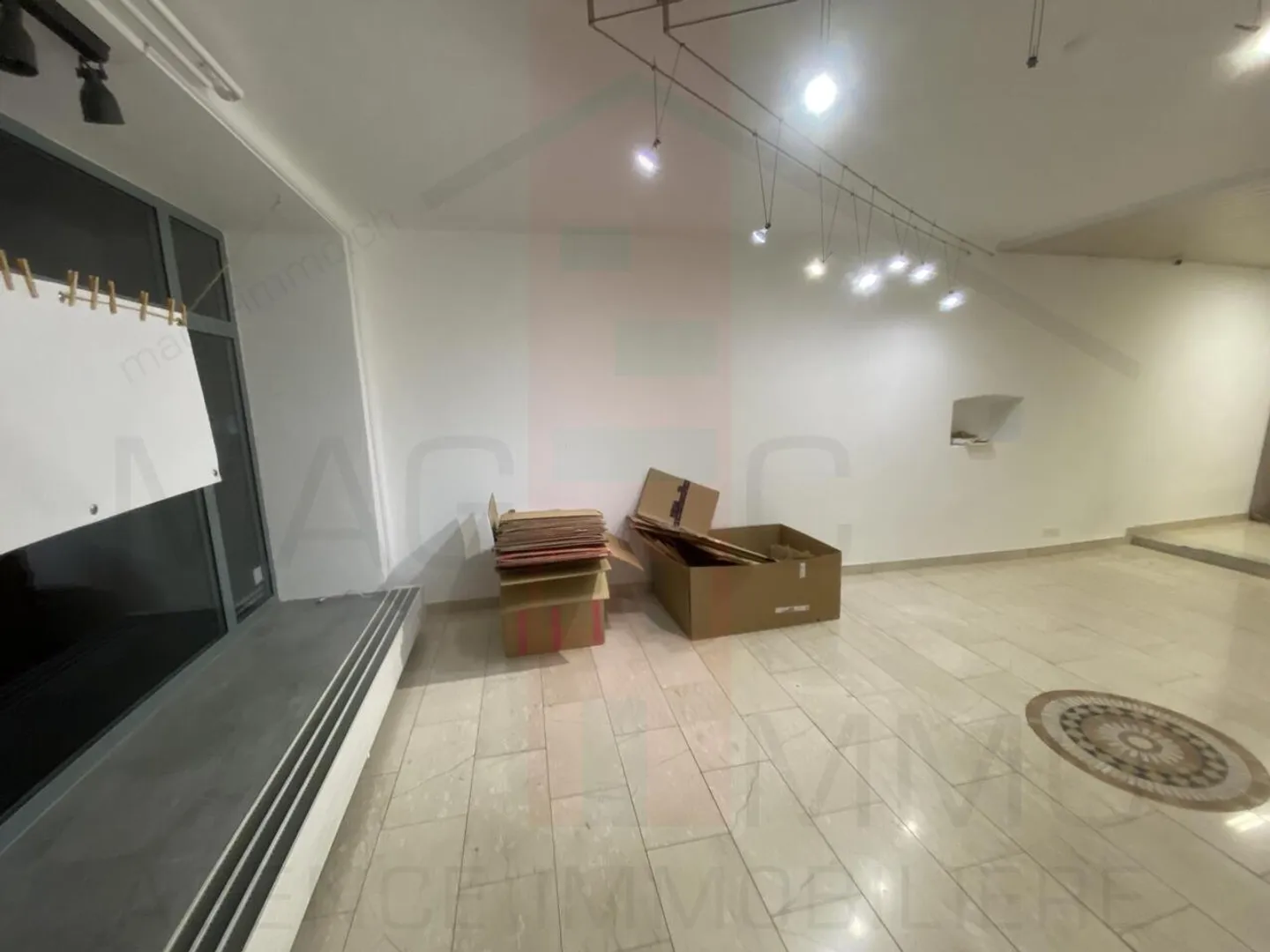 Gewerbefläche mit Schaufenster im Stadtzentrum von Delémont - Foto 8 von 8